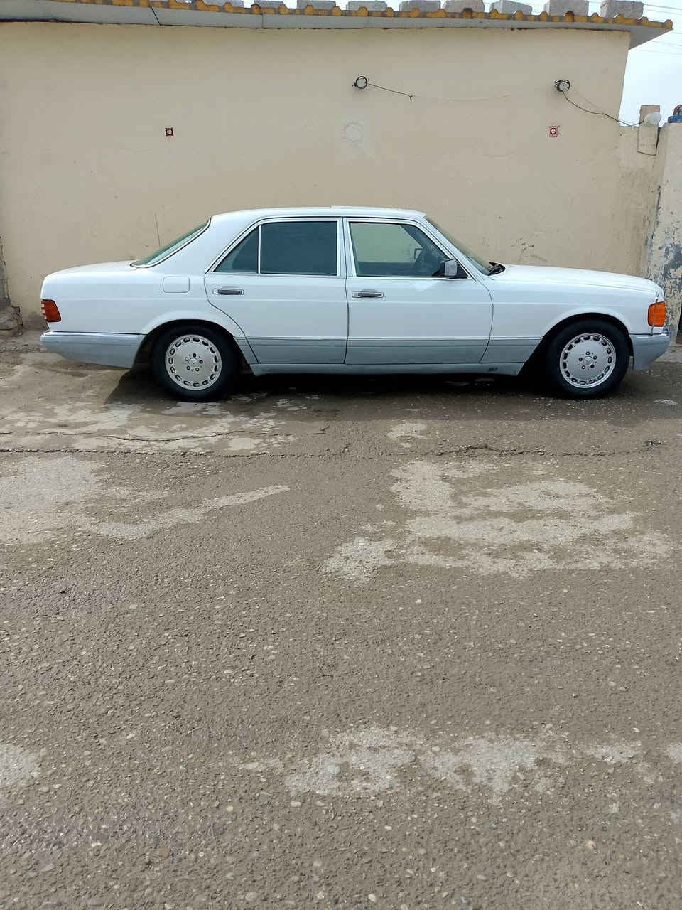 السلام عليكم مارسيداس جامبو300 موديل87 سيارة خير من الله حدادية جديد تخم تاير جديد ستنتر لك جام كلة يشتغل تبريد شغال  السعر 60 مكاني بغداد ***********
