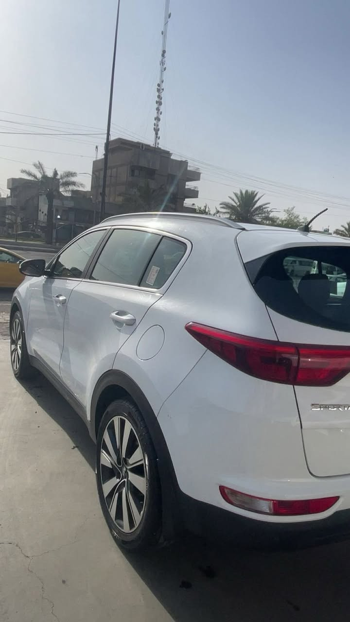 السلام عليكم
سبورتج موديل 2017 
(مكفولة كفالة عامة من البارد والصبغ )
نص موصفات 
كشنات جلد ومخمل
زراك لايت 
حساس امامي خلفي 
كامرة خلفية
كشافات
داخل چكليتي
ويل 19 
ماشية 90 كيلو 
السيارة بأسمي 
السعر 182 وبيهة مجال 
الاتتصال (0778 350 9965)
بغداد / شارع الربيع
