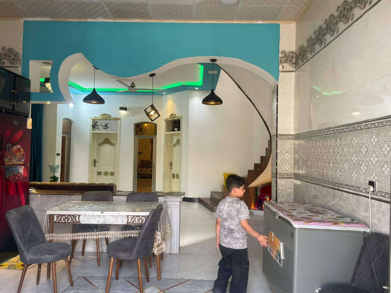 سلام عليكم بيت لبيع حي الجوادين( 57)البيت مكان شارع سامي نعوم مكانه حلو ومرتب مطلوب اسكان نظيف بناء 24طابق واحد ***********متاح وتساب فقط

