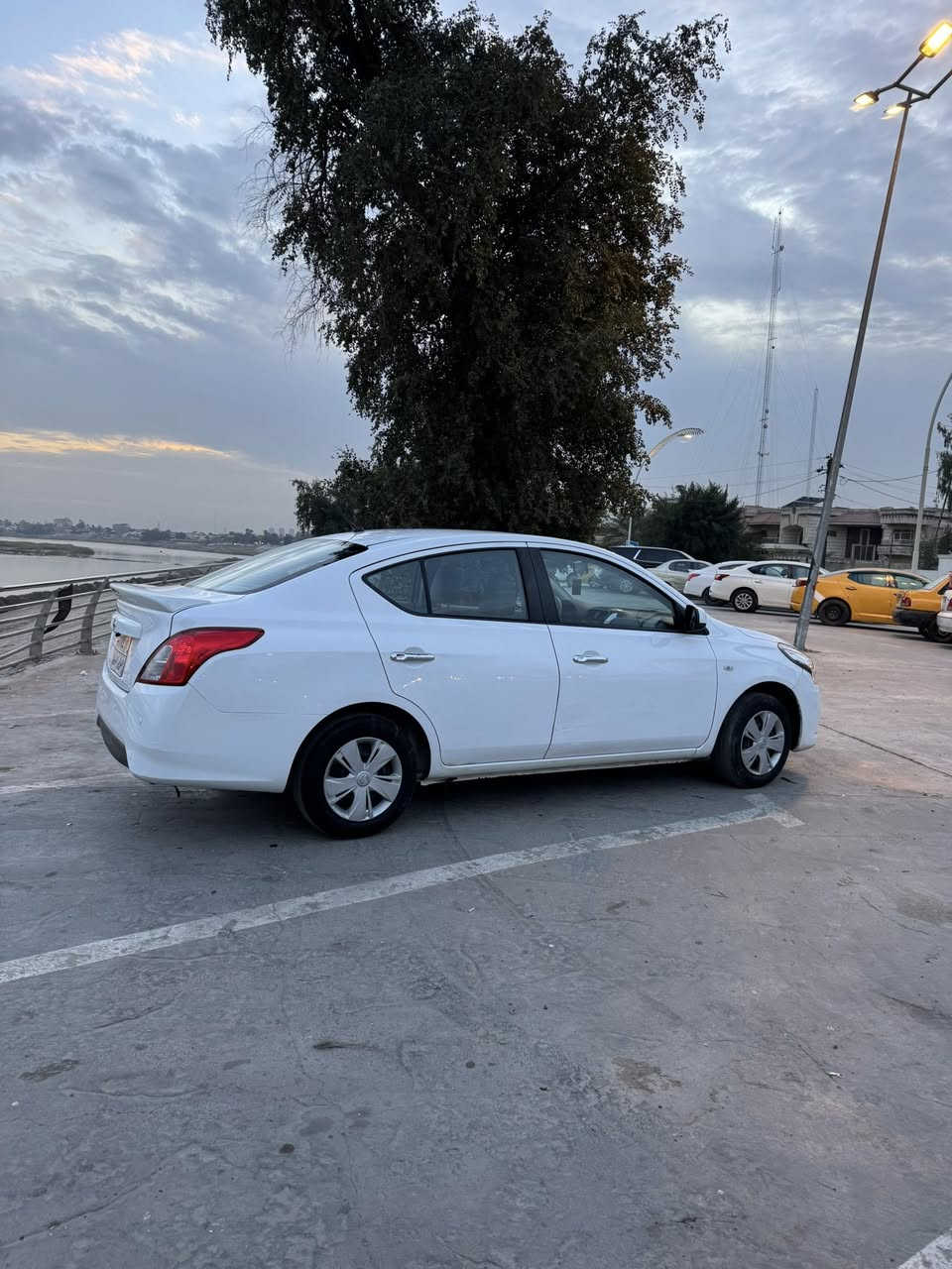 نسيان صني للبيع
صني هندي 
موديل 2020
رقم اربيل سياره شركه ( خليجي)
تحكم ستيرن
شاشه
سياره نظيفه ومكفوله وكاعده بيه بس صبغ جاملغ امامي عكس السائق
ماشيه 80 km
مكان سياره كاظميه او قرب جسر الدوار

للتواصل

***********
