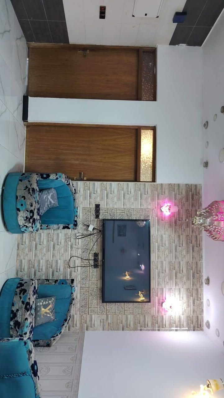 بيت للبيع طابو صرف مساحه 200متر بناء طابوك طابقين يتكون من 6غرف نوم صاله عدد 2ومطبخ عدد 2 واستقبال وكراج سياره بيت على ساحه موقع دور الظباط داموك مربع بيت عرموط صحيات داخلية وخارجية وغرف سويت ***********واتساب سعر يرحم والديكم يتعامل بدون شلعان كلب  ومن الله التوفيق للجميع
