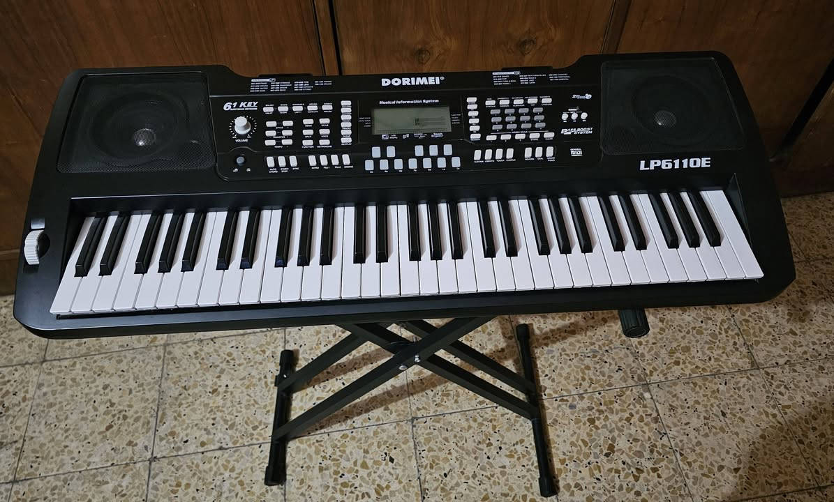 🎹 للبيع كيبورد شرقي 61 مفتاح 🎹
كيبورد نوع LP6110E بحالة جيدة ونظيف
يحتوي على: ✔️ نظام نغمات شرقية (أرباع الصوت)
✔️ سماعات مدمجة ستيريو
✔️ شاشة عرض + تسجيل
✔️ Pitch Bend للعزف الشرقي
✔️ مناسب للمبتدئين والاستخدام المنزلي
📦 مع ستاند جاهز
💰 السعر: ( 175 الف )
للتواصل خاص 📩 واتساب 
***********
