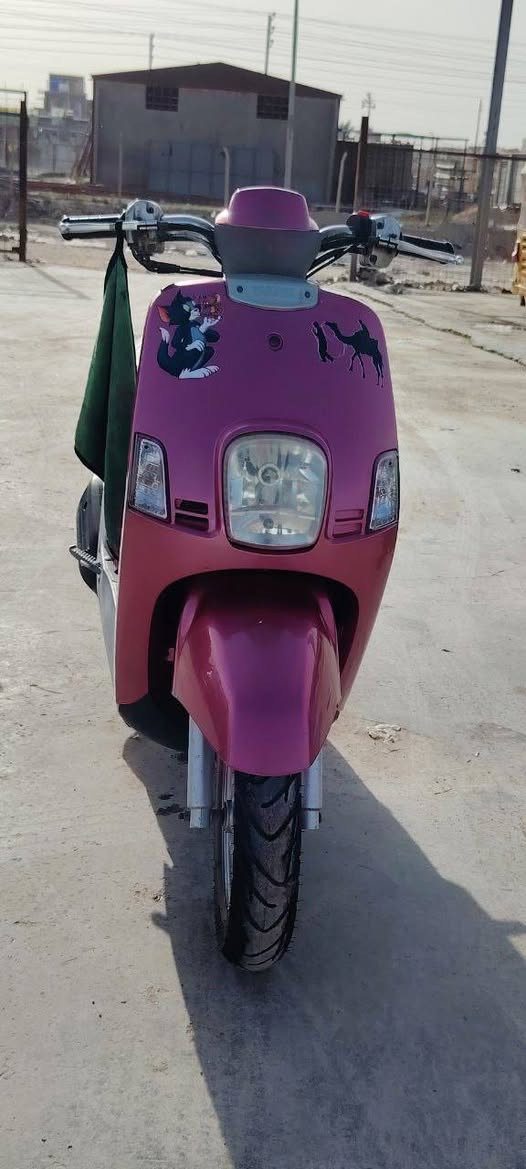 سلام عليكم دراجه بوليس نوزل ختم واحد كلها 
مكينه ناعمه شرط برغي ما مفتوح بيها جيب احسن مصلح عندك اذا طلع برغي مفتوح اخسرلك كروتك  دراجه مفوله ما عوزها شي صالها شهر و 20 يوم من نازله من ربه 
اوراق موجوده سعر مليون و بيها مجال مكان نجف خاف النص استفسار ***********
