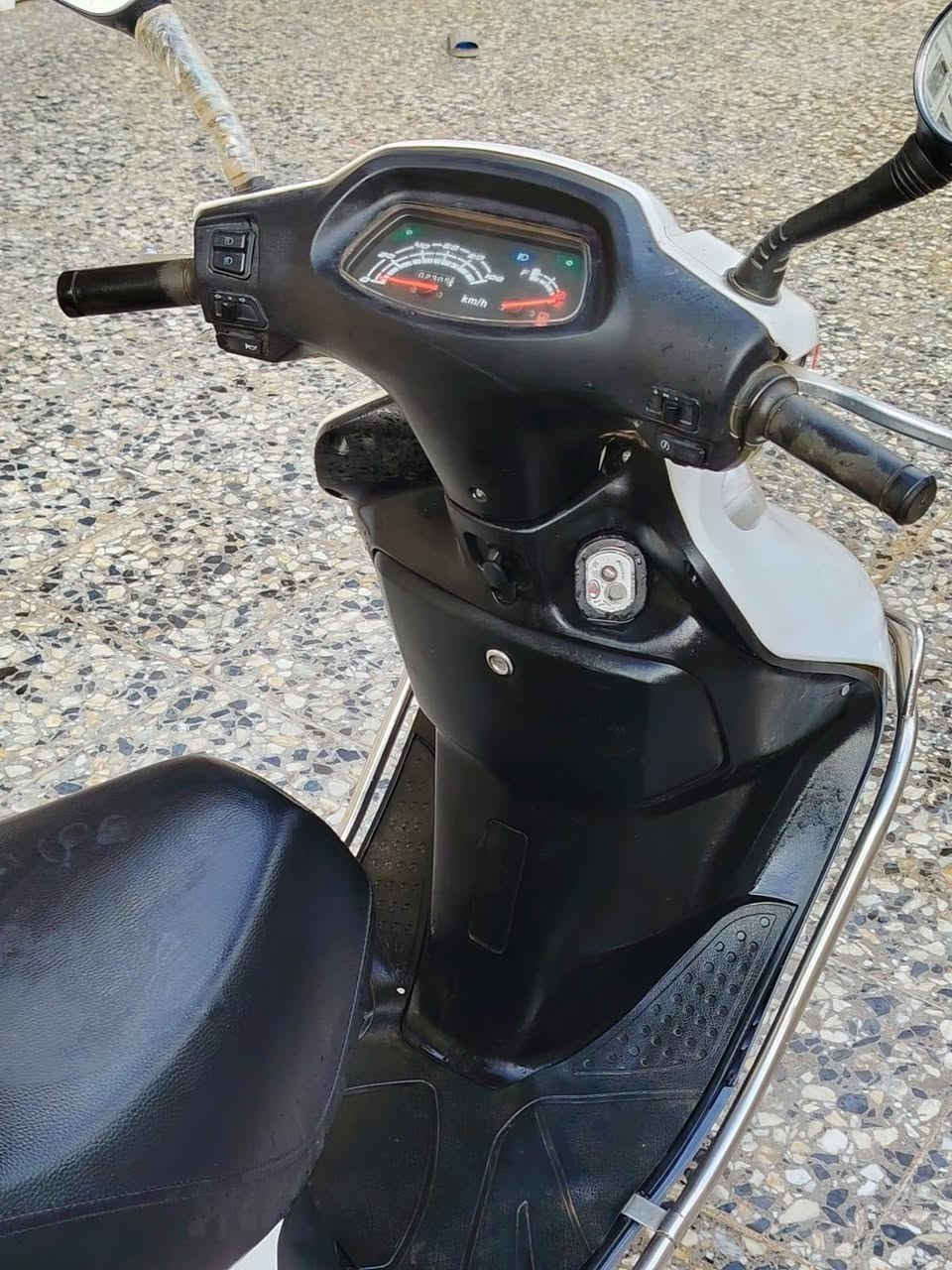 السلام عليكم دراجه سبيسي للبيع نضافه فول قبل شهر شتريته  ماشيه قليل
دراجه رزنة بل شارع
الاستفسار ***********
مكاني نعمانيه حي الخطيب
