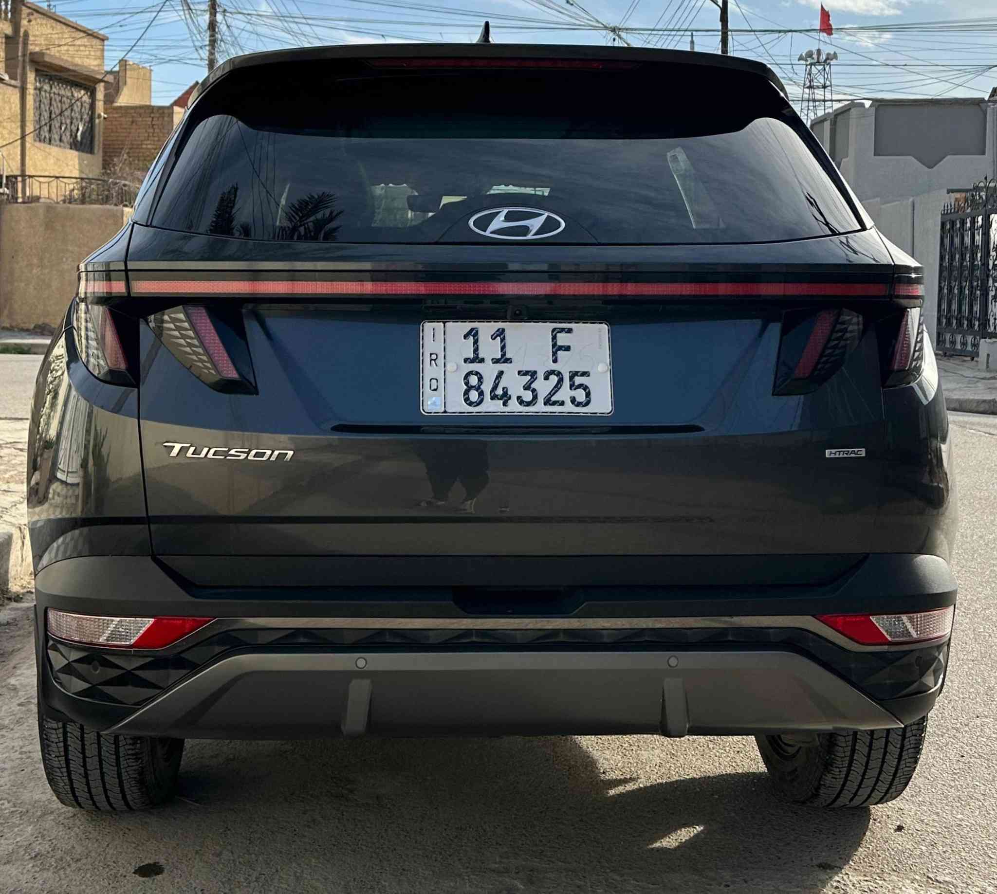 السلام عليكم  اتصل***********
هيونداي توسان لون فيراني موديل 2023 لمتد VIP وارد امريكي  محرك 2500 رقم بغداد سيارة رياضي
فووول مواصفات 6 كاميرات
        (.   40  الف.ميل ) 
الحادث كما موضح بصوره فقط :بنيد +جاملخ+باب السايق
بدون دواخل 

المواصفات:
- تتقدم وتترجع بالبصمه
- كاميرات محيطيه عدد 4
- كشنات جلد اسود
- كشنات اماميه كهرباء 
- كشنات اماميه تبريد وتدفئه
- كشنات خلفيه تدفئه
- خزن كشنات memory 
- تدفئة ستيرن
- حساسات اماميه
- حساسات خلفيه
- بصمه
- بانوراما
- تشغيل عن بعد 
- فور ويل 4X4 H-Trac
- لايتات زينون و LED
- رادارات جانبيه Blind Spots
- رادار امامي تحديد مسار ومانع تصادم
- سستم صوت BOSE
- شاحن واير لس
- شاشه كبيره
- دشبول ايباد
- قطعتين تبريد 
- ايقاف ذاتي اوتو ستوب
- اوتو هولد 
- نظام نزول منحدرات
