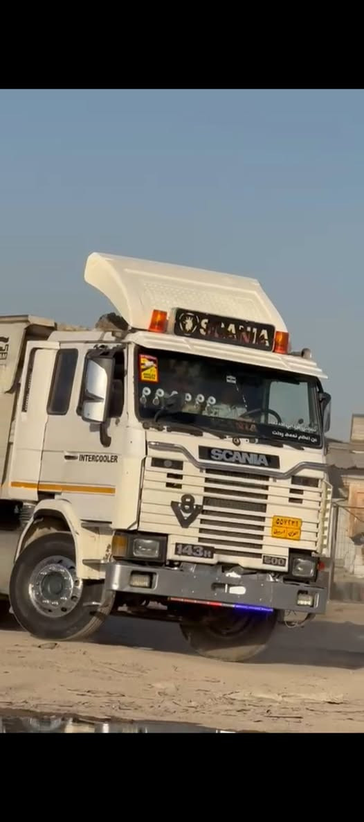 السلام عليكم سكانيا 43 ماكينه 8 0 9 جير 900 سياره جديده كفاله عامه هذا رقم راعيها***********
