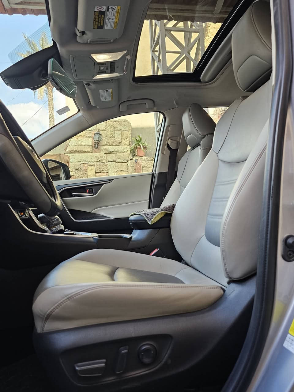 تويوتا راف فور 23 XLE بريميوم🔥 يعني مواصفات عاليه .. وارد امريكي هايبرد وبانزين .. فتحه بصمه ..كشنات جلد 
ستيرن تدفئه ..كشن كهرباء .. تدفئه بالكشنات .. صندوق كهرباء ..تاير حجم 18  .. الصور موضحه كل شي 
حادثهه تبديل جاملغ امامي يسره فقط ..مع صبغ ربع البنيد.. كير مكينه تبريد كله مكفول 
سياره جديده ودخول جديد وترقيم جديد مماشيه بالعراق ماشيه 18 امريكا فقط 
مكاني بغداد  زيونه
سعرهه 245$
*********** الاسيا بي واتساب 
***********
وبالخير انشالله
