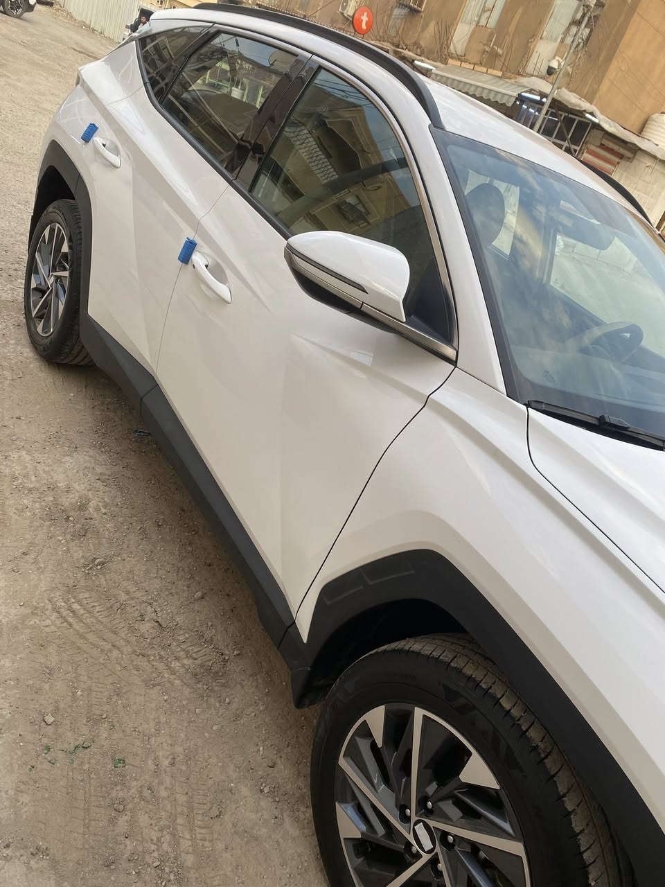 السلام عليكم  توسان 2024 فول عدا بانورما مسافة مقطوعة 16k مثل ماواضح بالصوره شخط بسيط في البنيد 
بغداد الجديدة 
215$
***********
