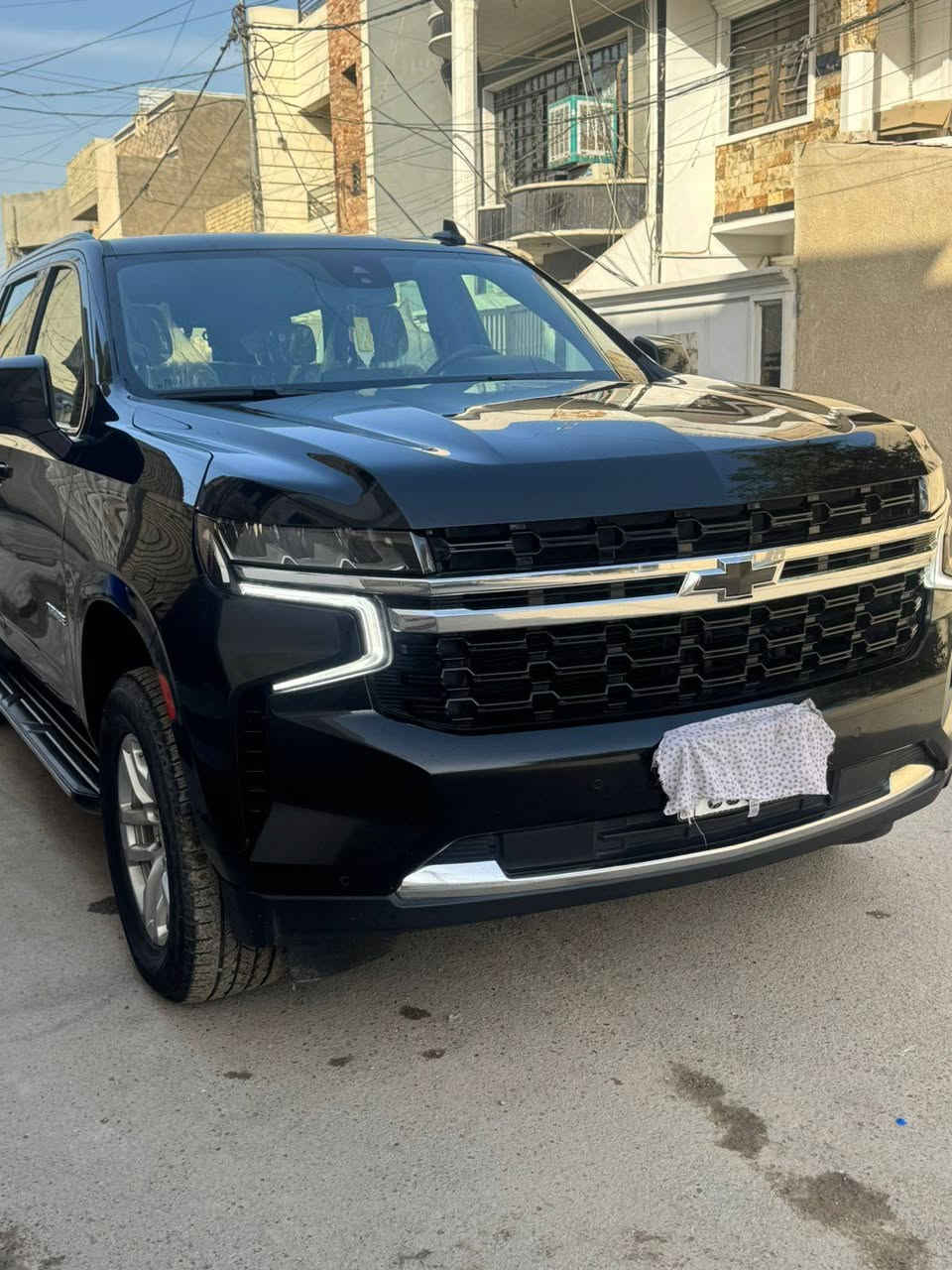 السلام عليكم 
تاهو اسود ٢٠٢٣ LS 
ماشيه ٨٠ الف حقيقي 
وارد خليجي البدن مكفول
من الصبغ والبارد
محرك/ كير/ صدر / كفاله
المواصفات 
بصمه 
حساسات اماميه خلفيه 
رادار امامي 
مانع تصادم 
نقطه عمياء
تحديد مسار 
رادرات جانبيه
كامره خلفيه دواره
ثلاث قطع تبريد 
شاشه اعطال
سايد بريك دكمه 
تحكمات ستيرن 
كرسي كهرباء 
لد نهاري 
زنون اصلي 
تشغيل عن بعد
وباقي المواصفات المعروفه  
مكان السيارة بغداد 
حي الإعلام  قرب تقاطع درويش
رقم صاحب السياره 
***********
