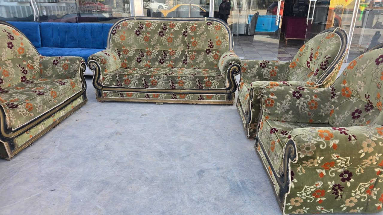 تخم ٨نفرات مستعمل  أي خلل مابي بيع وشراء كافة أنواع التخامه والدواوين تجديد المستعمل تبديل المستعمل بالجديد حله أبو خستاوي الفرع الأول عامود ٥٨ على طريق يا حسين الفرع الثاني قرب البوابه على طريق ياحسين عامود ٧٢ معمل ومعرض باب الحوائج ***********
