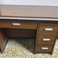 ميز مكتب • تواصل خاص
