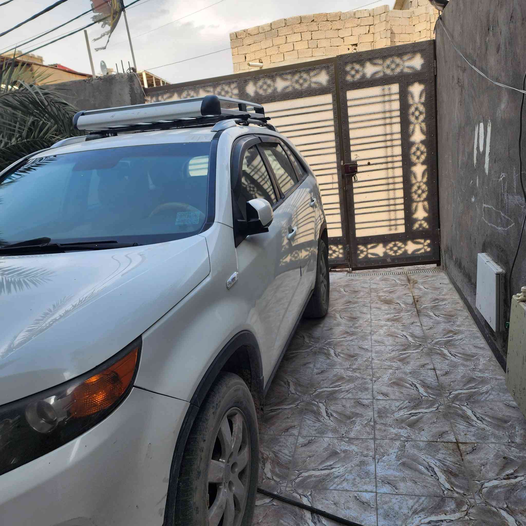 سورينتو مديل ١١ ماشية ١٥٠ محرك ٢.٧دوش 
رقم دولي بصرة بسمي سنويتها بعدها 
ومسويلها هزه وكامله اشتريتها قبل اشهر وصار عندي ظرف اريد ابيعها وشرط تحويلها ما يتعب لان كلشي مكمل الله شاهد  سعرها ١٤٠ ورقة

***********
