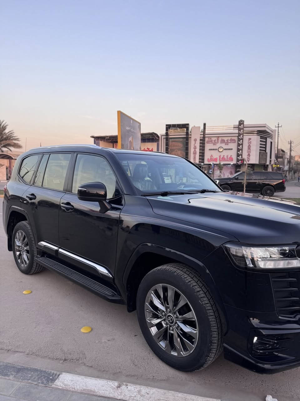 لاندكروز 2023 بريم رقم بغداد كفالة عدا شخط بسيط ، فول مواصفات ماشية 100 الف كيلو السعر 66 وبيها مجال مكان السيارة بابل ***********
