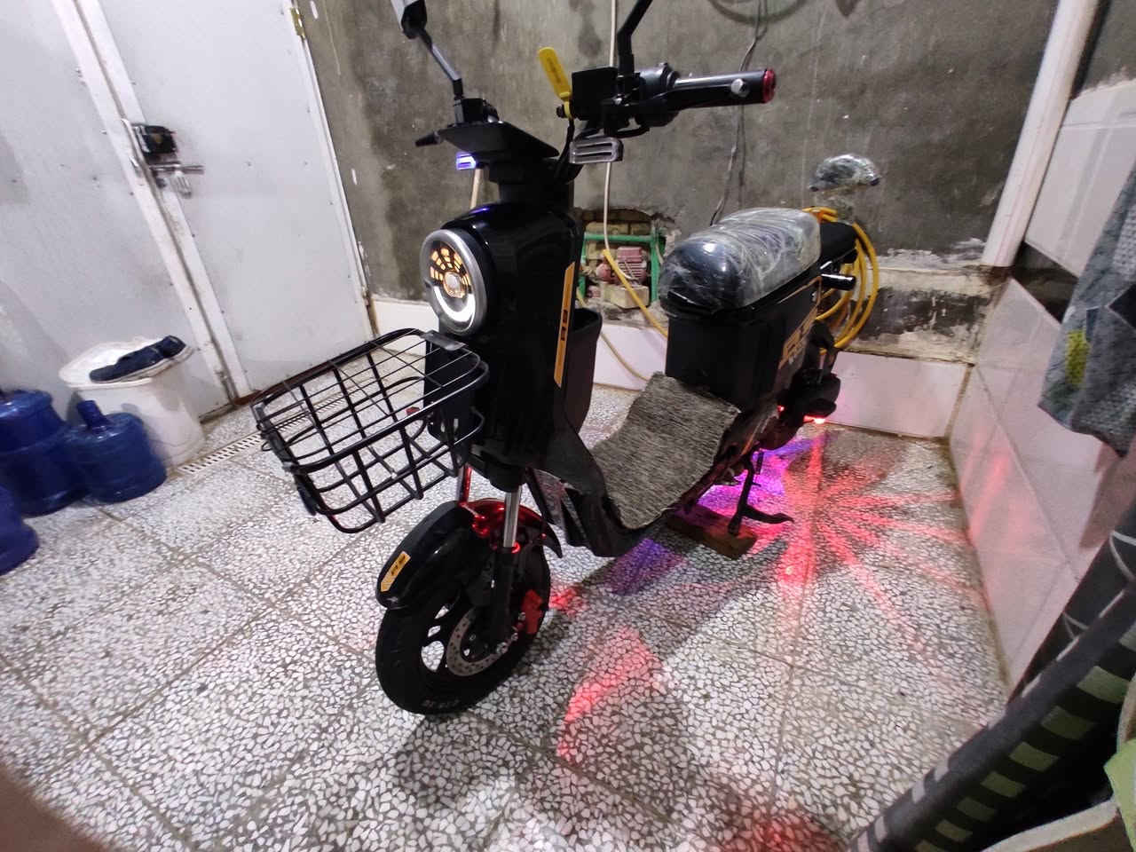 سلام عليكم  دراجة شحن ار 9 مديل 2025 جديده مجلسه وضامه 6بطاريات دبيل على 32فولتيه ملف 1800مزود 
سرعة 80 حقيقي  سعر 460وبيه مجال مكان كوفه حي ميسان  رقم الهاتف ***********
