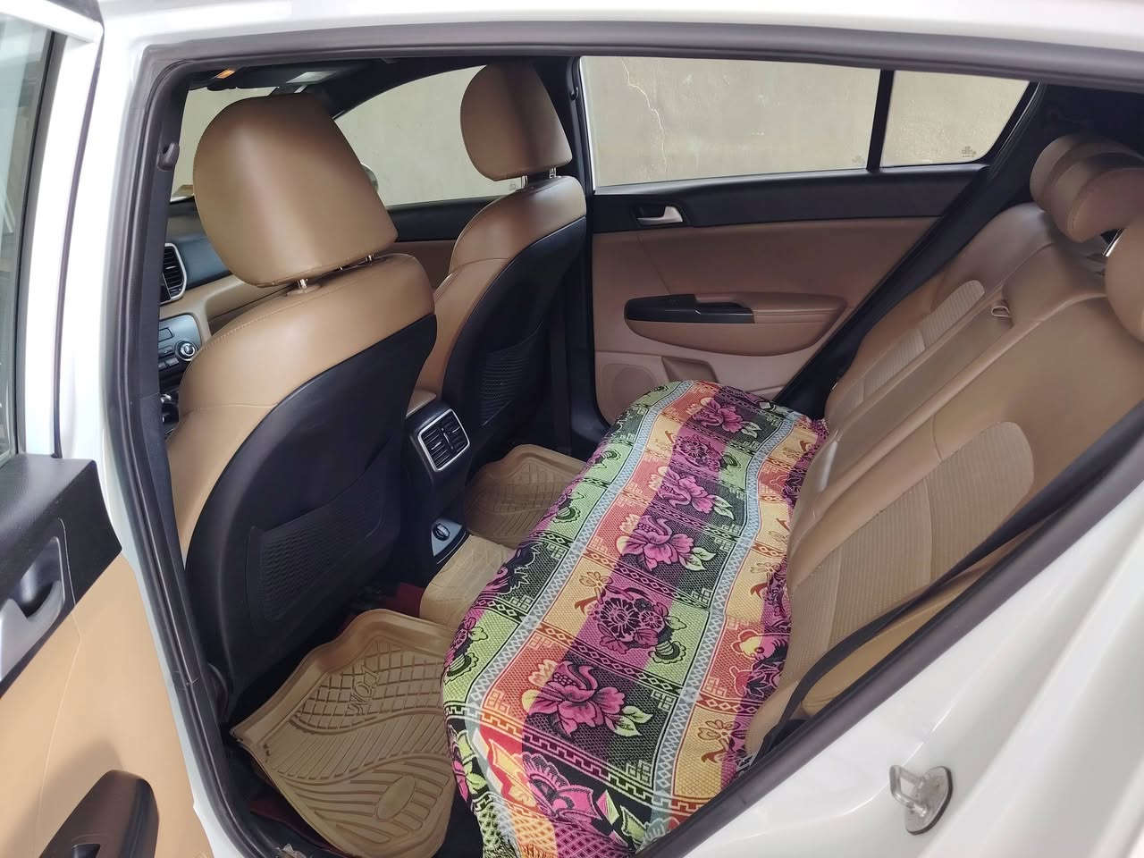 السلام عليكم
سبورتج 2019 خليجي كفاله عامه بيه فقط بركن الباب  رصعه مأشر عليه اني
رقم بغداد بأسمي
ماشيه 117
محرك 2000 دوش
تحكم استيرن جهتين
أشاير بالمري
مري شفط
3 وضعيات قياده
كشنات جلد
تخم تاير بيه
قطعتين تبريد
شاشه كبيره
السياره كلش نظيفه
العنوان بابل الحمزه الغربي
للاستفسار ***********
السعر192 بيه مجال بسيط
