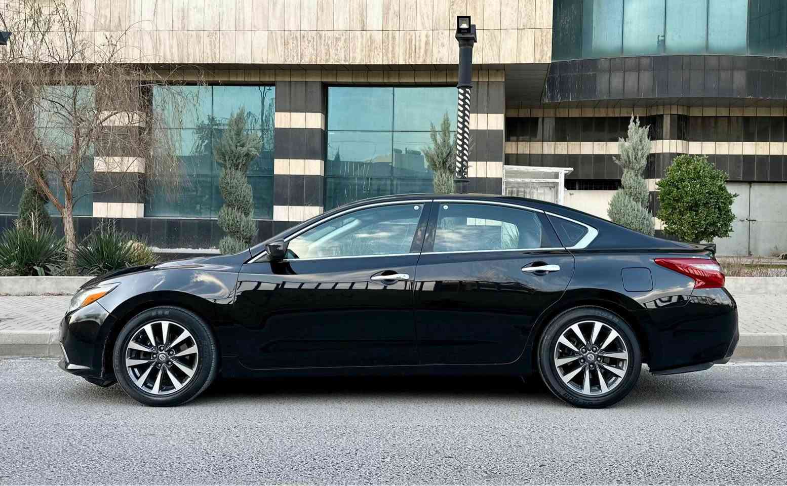 نیسان ئاڵتیما ٢٠١٨
چەمەلەخی سایەق و ڕوبعێکی بۆنید بۆیاخە بێ ناو گرتن بێ ئێرباگ سەیارەیەکی توندوتۆڵ و بێ مەسرەفە 
٨٧ مایل ڕۆشتووە ، سەنەوی تا ٢٠٢٩ تازەیە
***********
0771 9480949 السليمانية, العراق
