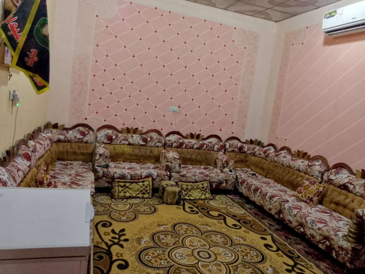 دار للببيع مساحه200 متر
جنس الارض:طابو زراعي

محتويات البيت:  يحتتوي على غرف عدد 3 وصاله وصحيات خارجيه وداخليه مناور عدد2 واستقبال خارجي  وكراج

موقع البيت ابو الخصيب العوجه شارع المقيمين البطاح  صف مدرسه ارض السواد يعني البيع يقع عالشارع العام  تبليط خدمات كلشي متوفر  كلش بلضبط خدمات متوفره ماء كهرباء الرقم *********** السعر 90بي مجال
