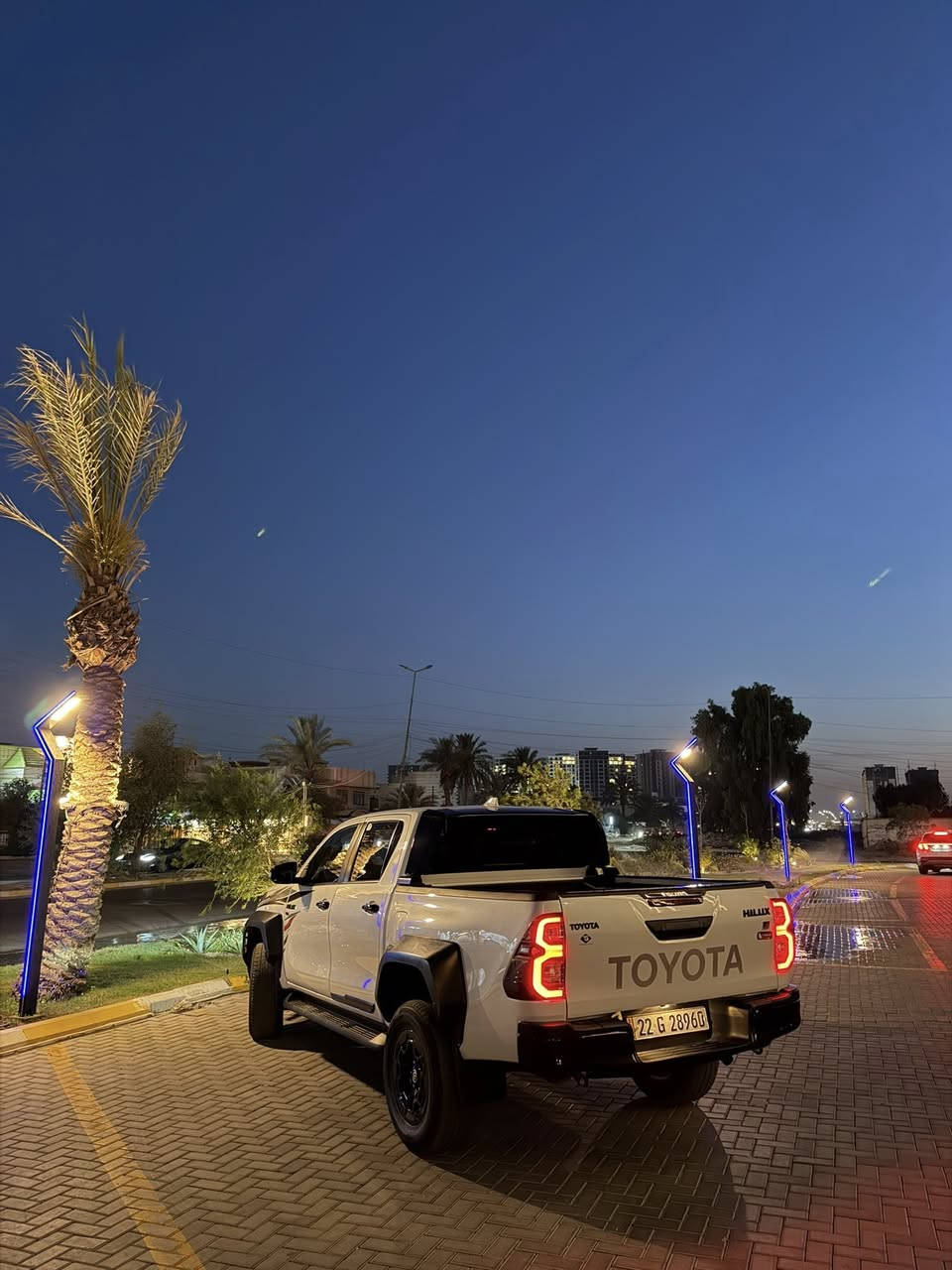 للبيع TOYOTA HILUX GR SPORT🦅
الموديل 2024
الممشى 68000 KM
اللون ابيض صدفي 
مكينة V6

فول مواصفات اعلى فئة كراسي جلد وشامواه 

*منفاخ 

*شاحن لاسلكي 

*ابل كاربلاي 

*تبريد منفصل للسائق والراكب

*كرسي السائق كهرباء 

ملاحظات السيارة خليجية بيها باب مبدل وكالة نفس اللون 
وبارد خفيف بالبنيد 

السعر 395 ورقة 
مكان بغداد 
هاتف ***********
سيد حسن
