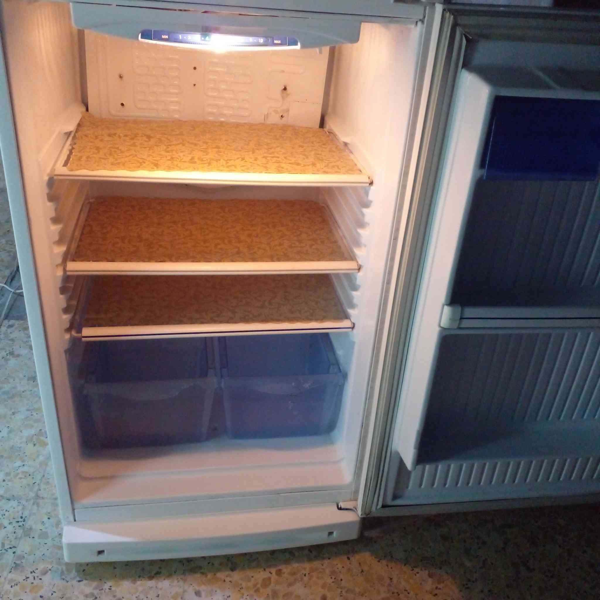 سلام عليكم عيني ثلاجة للبيع كونكر تبريد وثلج خير من الله جديده ستخدام قليل بعده بل ليلون سعره ٢٠٠ وبي مجال مداخله تصليح الله شاهد تاخذنه عل فحص


**إذا كنت صاحب هذا الإعلان وتريد حذفه لأي سبب، رجاءا أرسل رسالة إلى الدعم الفني**