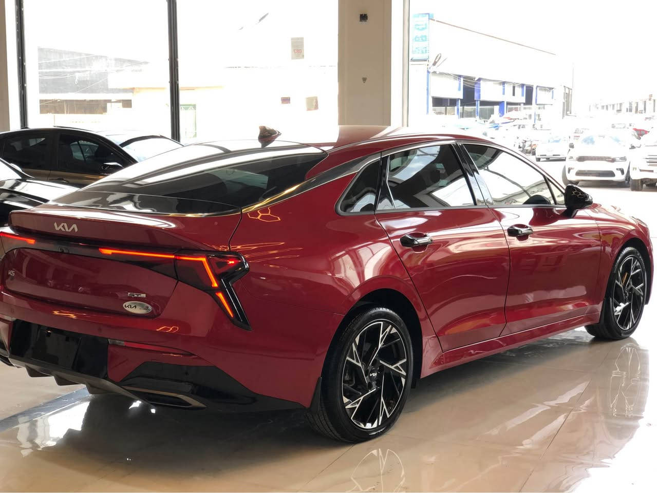 كوردي 
جوري ئوتومبيل:-  كيا K5 GTLine
رةنگ  ئوتومبيل:- ماروني 
موديل ئوتومبيل:- ٢٠٢٥
مواصفات ئوتومبيل:- GT Line فول عدا بانورما 
دعمي ئوتومبيل:- تةنها بونيد ايرباك سيستم 
ماوةي رويشتن:-  13000 مايل 
نرخي ئوتومبيل:- 182$ ورقة 
جوري رةقةم ئوتومبيل:- كاتي هةولير ٣ مانگي لةگةلة بو رةقةم
شوين ئوتومبيل:-هةولير 
0782 452 2011

نوع السيارة:- كيا K5
لون السيارة :- دم الغزال احمر 
موديل السيارة :- 2025
مواصفات السيارة:-  GT LINE فول الفول عدا بانوراما 
عداد السيارة:- 13000 الف ميل 
ضررها :- بونيد فقط بدون دواخل ايرباك سيستم 
سعرها :- 182 ورقة 
نوع الرقم :- كاتي اربيل تترقم شمالي كلفته ١٢ ورقة 
مكان السيارة:-اربيل / شركة مةبةست ئوميد 
رقم تليفون 
0782 452 2011 أربيل, العراق
