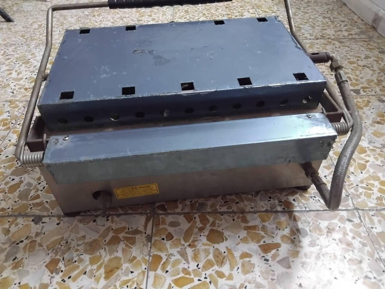 سلام عليكم من رخصة الادمن المحترام عندي كابسة غازية جديدة غير مستعملة للبيع السعر 200 الف بغداد الكرخ هاتف ***********
