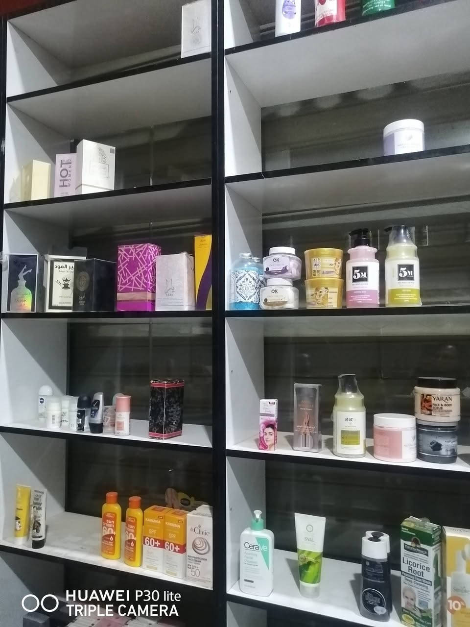 فاترينات عدد ١٤ جديدات استعمال قليل للاستفسار ***********

