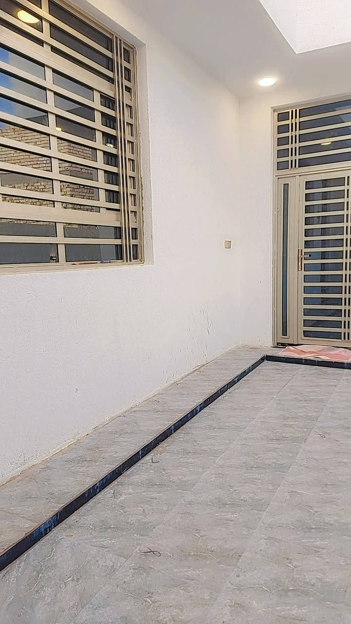 دار للبيع كوت حي الحكيم شارع اللواء علاء غريب مساحه 210متر بناء طابوك سكف صب مرقم من قبل قسم بلدي حي الحكيم يتكون من.. غرفتين نوم..
هول  ...مطبخ..استقبال.. صحيات داخلية وخارجية.. كراج.. 
سعر وباقي تفاصيل الاتصال على الرقم ***********
كوت_حي الحكيم شارع علاء غريب او قرب أسواق باب الحارة
دار للبيع كوت حي الحكيم شارع اللواء علاء غريب مساحه 210متر بناء طابوك سكف صب مرقم من قبل قسم بلدي حي الحكيم يتكون من.. غرفتين نوم..
