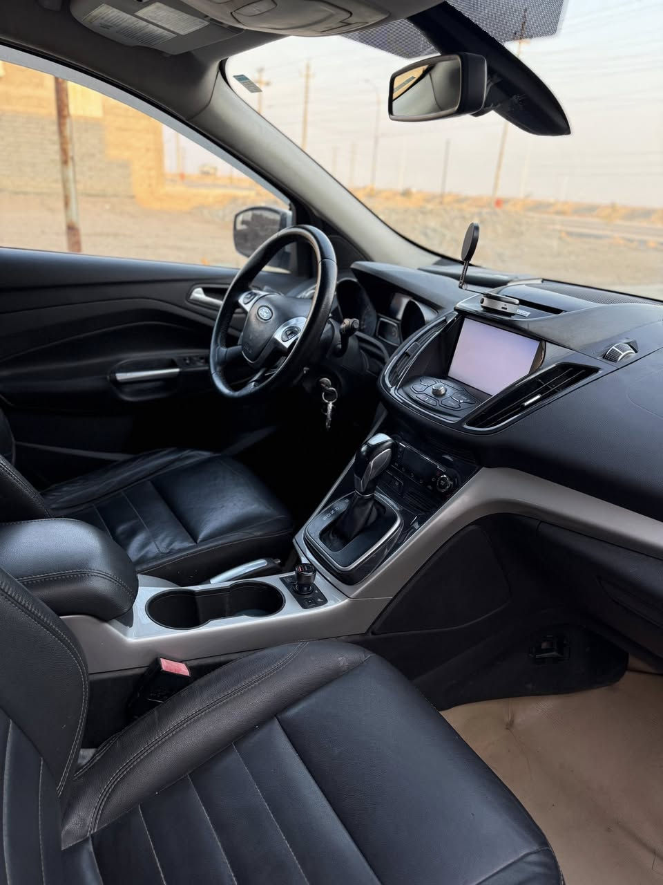 السلام عليكم فورد سكيب 2013 رقم بابل ماشيه 100 الف كيلو مو ميل اذا ميل 60 الف فقط السياره وضع شركه حتى حدادتها بعدها مال شركة تبديل باب الجنطة وتبديل بنيد وبيها بارد موضح بالصورالدواخل وضع شركة كير وميكنة كفاله دهن اخلي كله مال وكاله فورد الماي الاحمر السياره كلش معتني بيها مكان السياره البصره بني منصور السعر 95 وبيها مجال حك الجيه ترايك لاربيل 
السيارة بيها مواصفات خير من الله تبريد ثلج تدفئه نار كشنات جلد ***********
