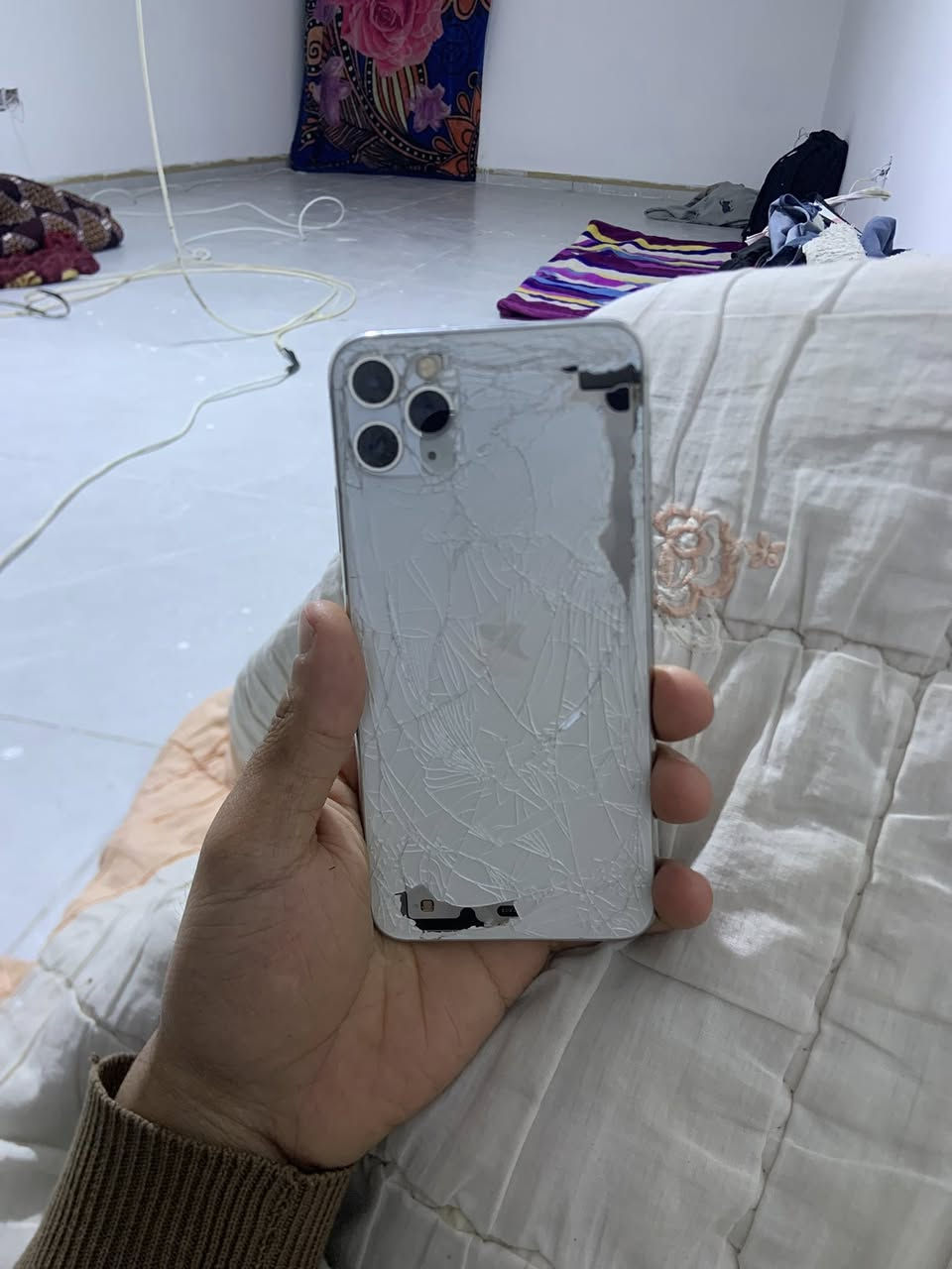 السلام عليكم أيفون ١١ بروو ماكس ٢٥٦ ذ ب٨١ الجهاز بلادي كلة بس ظهر مكسور والشاشة بيهة فطور بسيطة ما كثرة عل لمس والباقي كلة شغال مراوس أو بيع تعال خاص أو واتس أب *********** الجهاز تخطي تخطي تخطي
