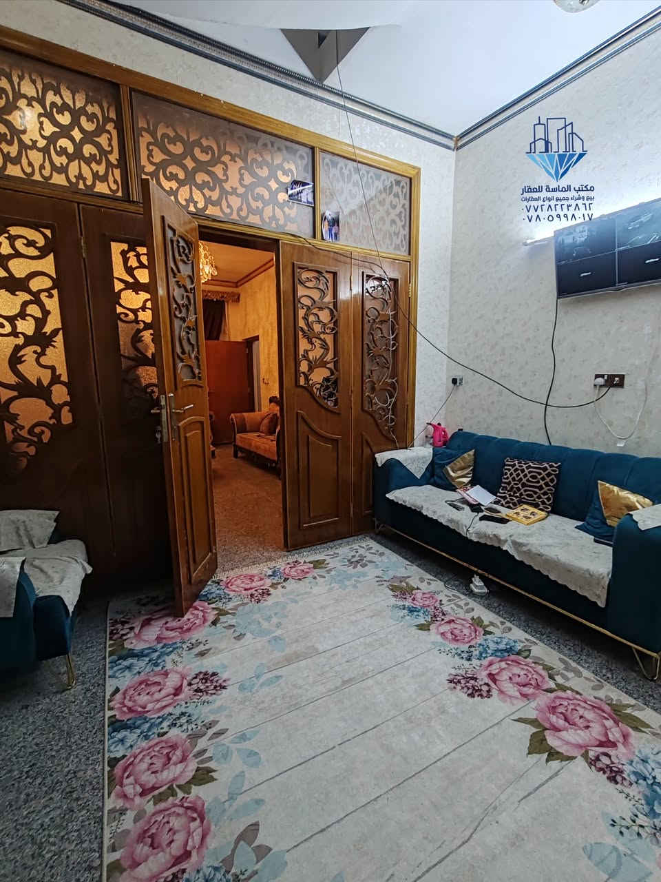 دار للبيع (طابو صرف)
الموقع_ المسيب - حي الجمهورية - قرب شارع البلدية
المساحة _ 190 متر طابقين (موقع مركز القضاء) 
البناء _ مواد بناء درجه اولى من طابوق الدكتور والاساسات شيش اوكراني وسقف مسلح وخريطه هندسية و الارضية كرانيت سنة البناء 2018
السعر_ 240 مليون قابل للعملة
يتكون من..
6غرف نوم  2 طابق ارضي و 4 طابق ثاني مع ملحقات٠
استقبال وصالة ومطبخ ومنور وبالكونة وكراج سياره
بناء متكامل من جميع النواحي عرض الشارع ١٠متر
للإستفسار _***********
               _***********
#مكتب #الماسة #للعقار
