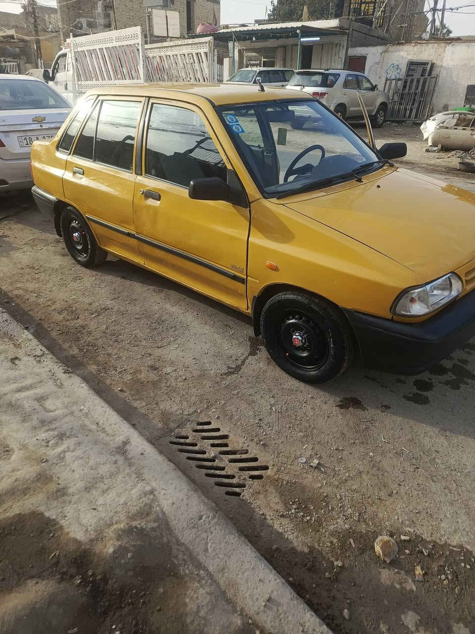 سلام عليكم سايبه 2011نفخ سياره نضيفه خير من الله سنوات ورقام جدد حد اديه تخم تاير كهربائات كلهه شغاله  بيهه بكانات صبغ اثر اخياس فقط بدون اي ضربه تبريد نقص غاز فقط سياره مال شغل مكينه مكفوله كير خير من الله العنوان بغداد المدينه السعر 27الستفسار ***********
