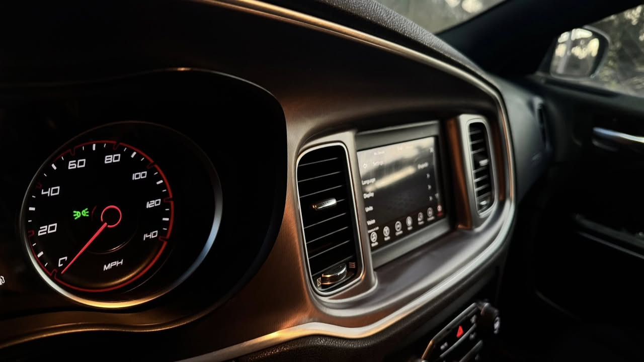 السلام عليكم 
جارجر 2020 اصل رقم اربيل  (باسمي )جاهزه من الهزه جديده وسنويه ٥ سنوات نفاذها  ✅

لون كرزي 🍒 گفاله عامه حادث  طرف دعاميه امامية فقط 
كار بلي 
فتحه 
كشنات كهرباًئية
كشافات زنون
زنون عالي ناصي 
السياره جديده واستخدام شخصي وماشية 77 ميل فقط 

🔺الصور تقرير امريكا  _ السونار  _  بالمنشور 

🔺العنوان : سوق الشيوخ _ حي العرب _ 

🔺 رقمي : ***********

🔺السعر : 237 مجال بسيط
