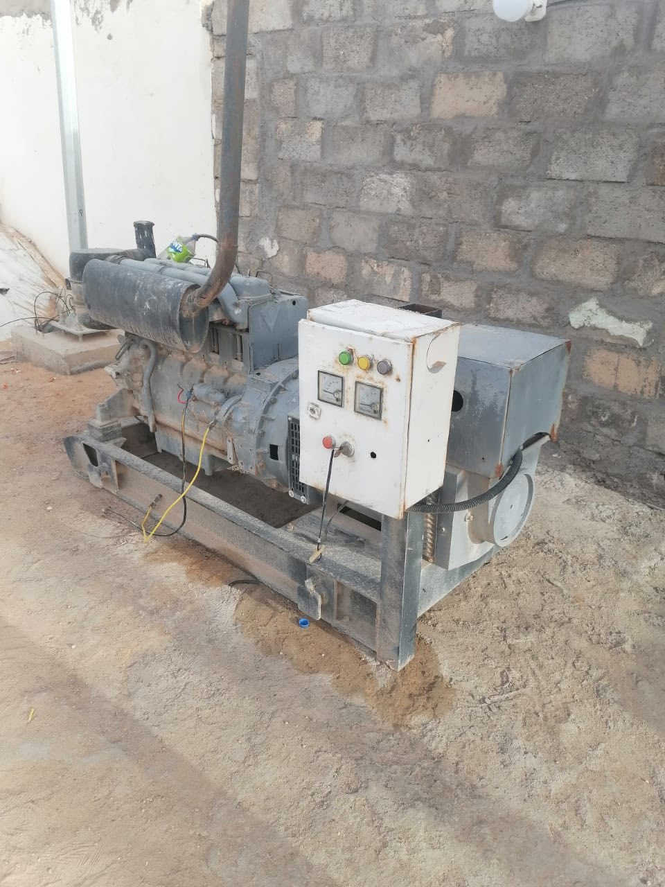 سلام عليكم مولد دويز 5 بستم لبيع جاهز العمل مكانه الرمادي ***********
