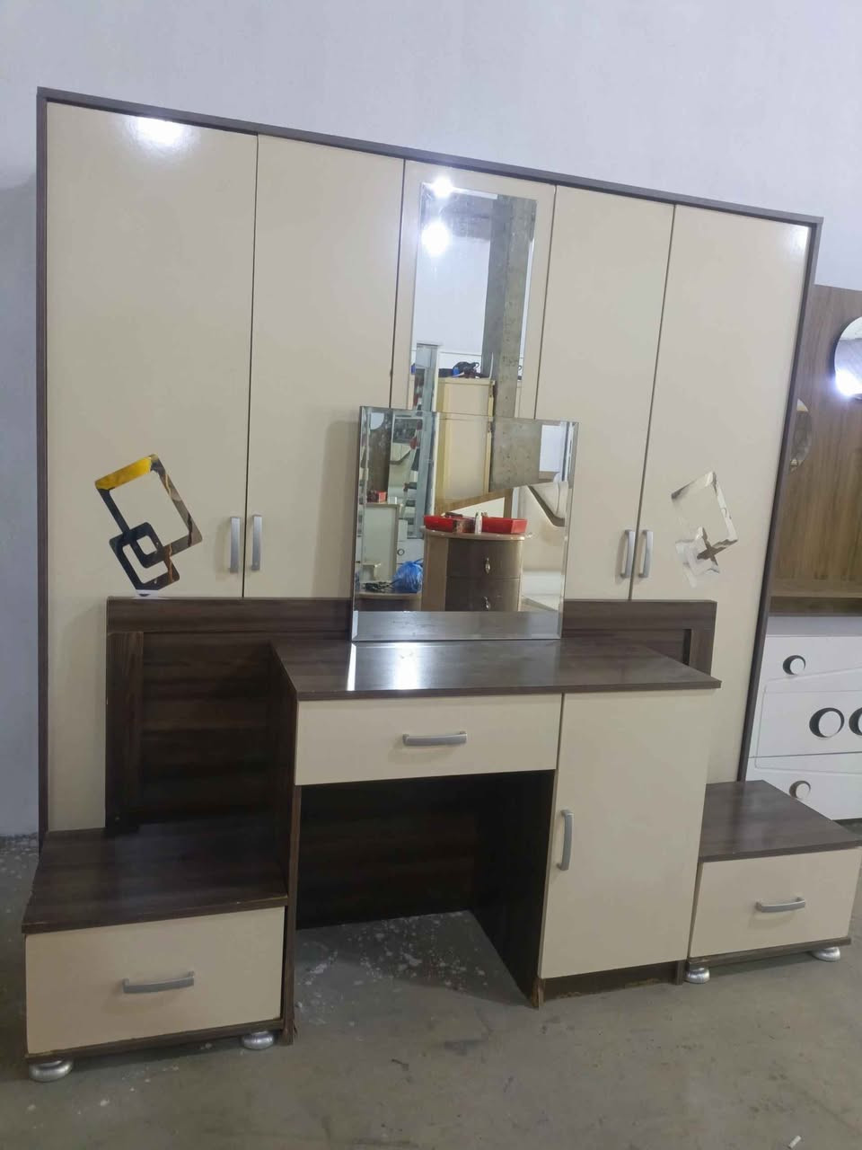 غرفة نوم 5قطع سعرها فقط 325 عنوان كركوك الشراي يخابر 
*********** كركوك, العراق
