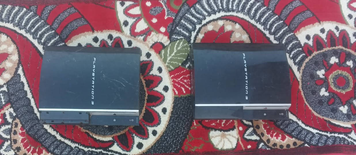 بلي3 فحم عدد2 بدون ملحقات ولا اي شي فحم ماعرف عنهن سعرهن2  ب25الف مع توصيل ***********

