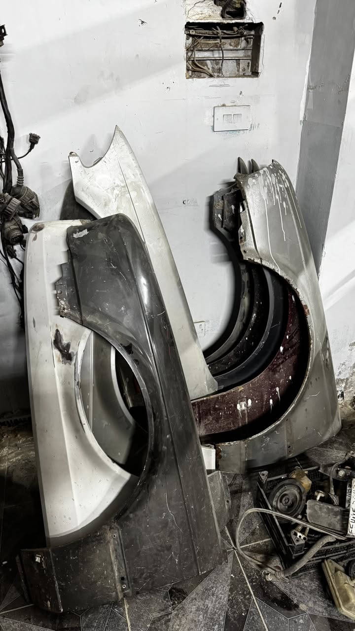 متوفر جملاغات زعره حاويه وe36 وe46
بنيد زعره حاويه
جنطعه زعره و٥٠٠ وf10 حاويه
دشبول e46 كامل نظيف كلش
ماسحات وذرعان حاويه بوش اصليات زعره 
نواعم زعره هواي عندي 
جكمجه دشبول خلفي وهواي غراض ايشي تحتاج واتساب ***********
