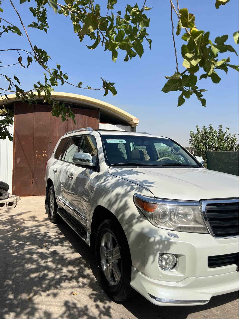 تویتا لاندگرۆز مۆدیل2010مواسەفات VXR مواسەفات لیگزز  جاملخ لای سەکن پشتەوە سبوخە بەبێ ژۆرێ  سەعر٣١٥$ 
*********** أربيل, العراق
