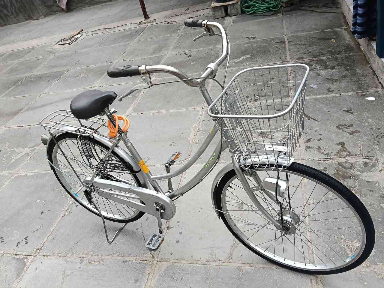 سلام عليكم 
بايسكل بناتي للبيع
حساس
بايسكل نضيف
السعر 100 الف 
المكان بغداد / الفضيلية
رقمي ***********
