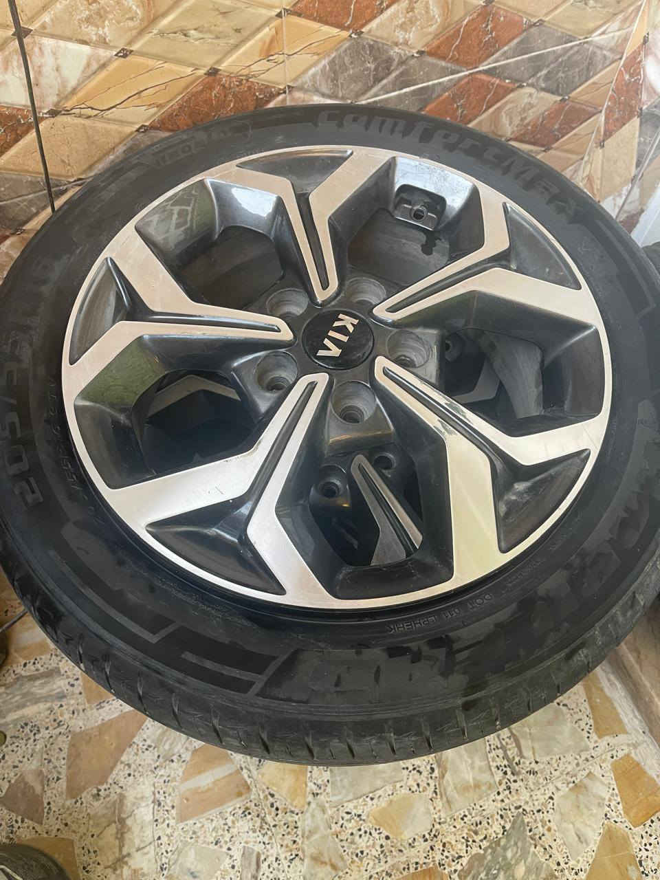 سلام عليكم تخم تاير اويل كيه فورتي مكلف بنشر ريدهن اب 300وبيهن مجال بسيط هاذ رقم صاحبهن *********** بكانه مدينه الصدر
