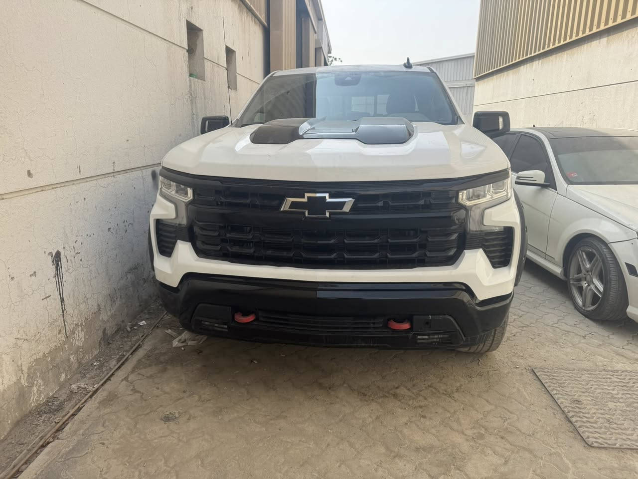 السلام عليكم
سلفرادو موديل 2024
فىه Z71
فول مواصفات عدا الفتحه
ماشيه 11 الف ميل
حاليا بالشحن 5 ايام اطب بغداد 
الحادث جاملوغ وبنيد
السعر مرقم وكامل 298 تخلص بدون رقم 278
***********
