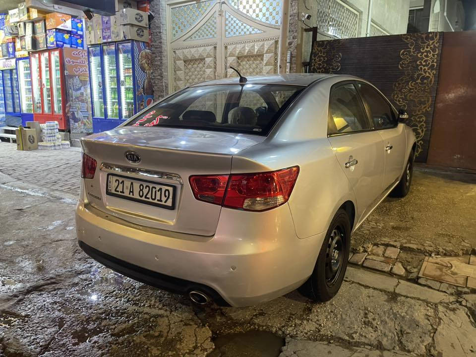 سلام عليكم سيراتو موديل ٢٠١٠ بيها قطعتين صبغ بدون دواخل
السياره جاهزه من كير مكينه حداديه تخم تاير 
مجموعة تبريد كلها جديده شرط ❄️ 
رقم سليمانيه  بسمي تريد تحويل او وكاله 
السياره كل نقص مابيها جاهزه عل اخره حبايه 
مكان كربلاء السعر ٩٣وبيه مجال 
***********
