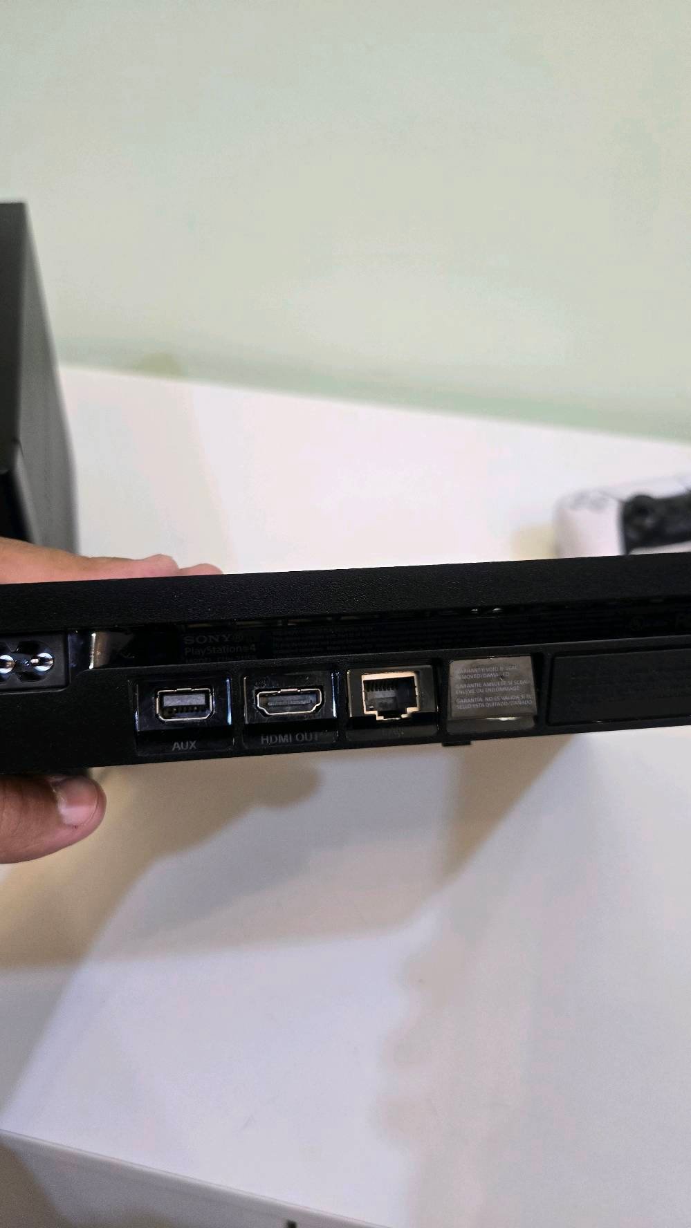 سلام عليكم 

بلايستيشن 4 السلم(اونلاين غير مهكر)
ذاكرة 861GB مو 512GB ركز.
اصدار النظام 13.50
جهاز لوك ما مفتوح نهائياً وافحص بي وين ما تريد كلشي بي شغال.
ملحقات:
UBS 1200VA
 يدة احترافية ويدة بلي فايف تربط على بلي فور. اليدات اثنينهن مابيهن اي مشاكل
السعر 275 بدون معاملة.
بدون UPS
السعر يصير 235 بدون معاملة.
عنواني بغداد شهداء البياع.
***********