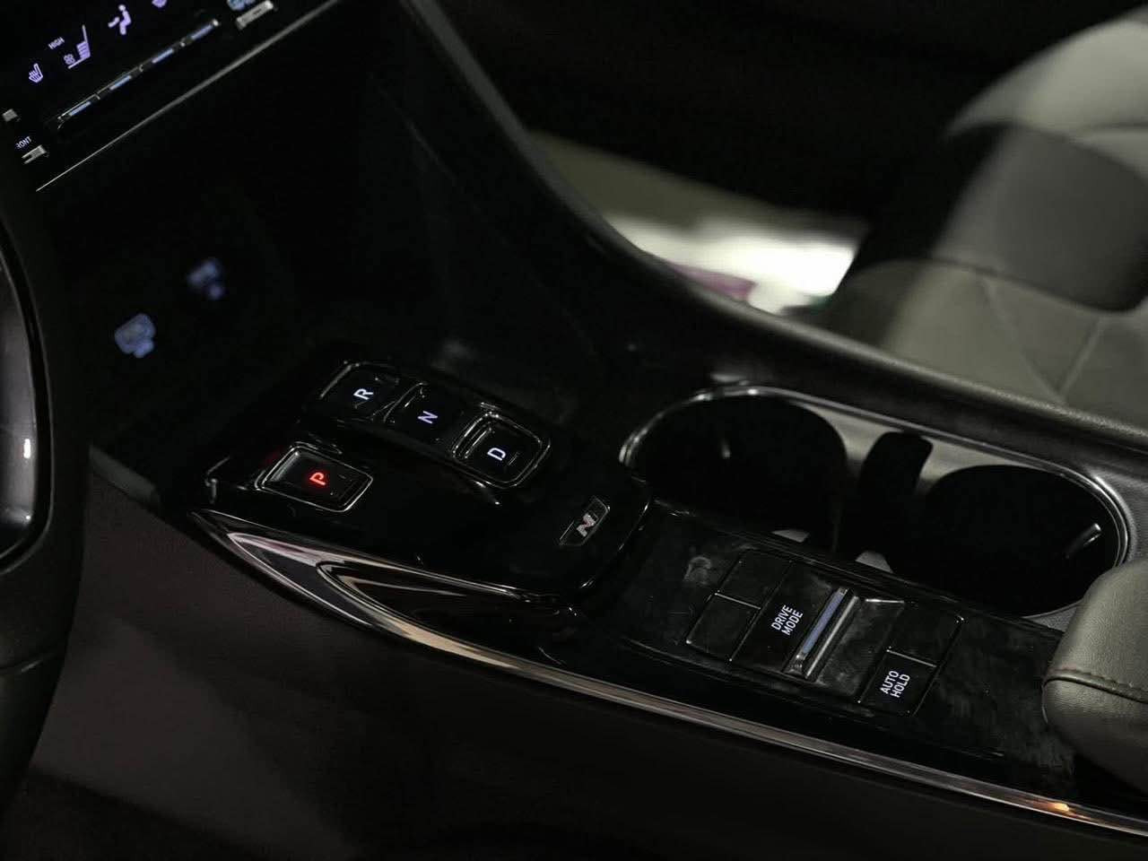 السلام عليكم سوناتا للبيع  موديل 2021 رقم كربلاء وارد امريكي حادثه جاملغ خلفي وجنطه فقط لا ارباك ولاشواصي مكينه كير تبريد حداديه كله كفاله سياره جاهزه ع اخر درجه رادارات خلفي وامامي وجانبي مري هيتر تدفئه تبريد بالكشنات مود درايف اوتو هولد كروز مثبت  سعره تحديد مسار كشن كهرباء وبعد بيها مواصفات ماشيه 80 الف حقيقي السعر 165 استفسار *********** كربلاء, العراق
