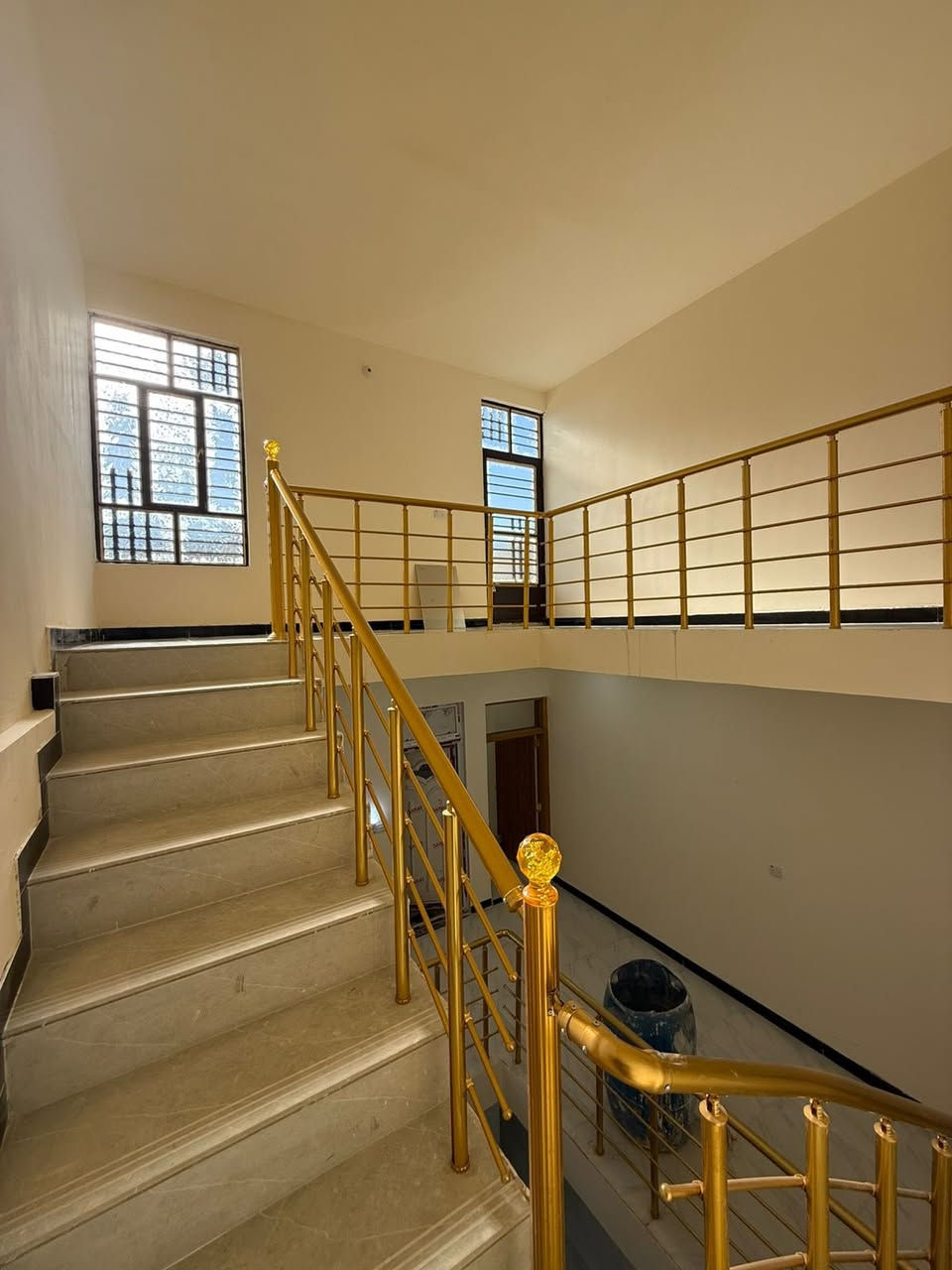 السلام عليكم بيت للبيع بالجزيره مقابيل البرج مال الجزيره المساحه ١٠٠ نزال ٢٠ واجه ٥  متكون من القاط الاول صاله وغرفه نوم وصحيات والقاط الثاني صحيات وغرفتين نوم والقاط الثالث غرفه نوم وبالكونه السعر ١٥٠ من فضل الله البيت كامل مكمل *********** أي استفسار  اتصل ع هذا الرقم
رجاءا فقط الي يريد يشتري يتصل  والسعر بيه مجال
