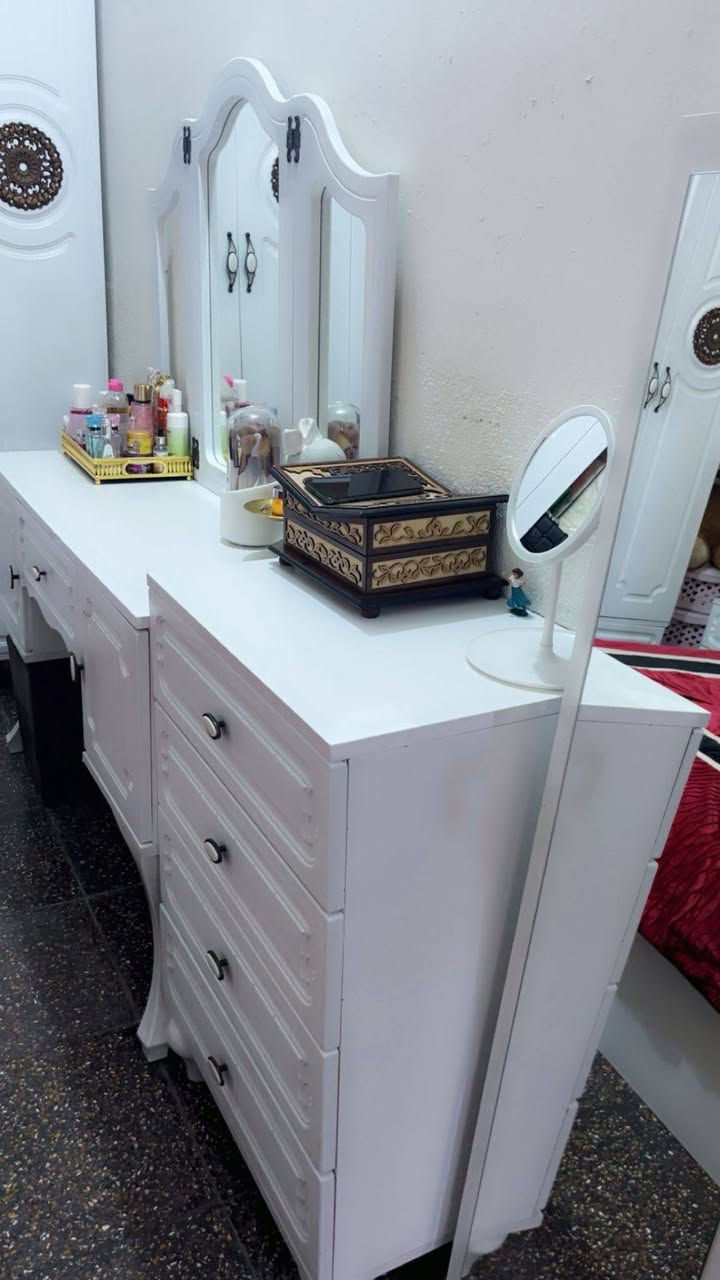 السلام عليكم غراض بيت للبيع كاونتر + تخم 8 مقاعد+غرفت نوم +ثلاجة
التفاصيل اتصل ***********
