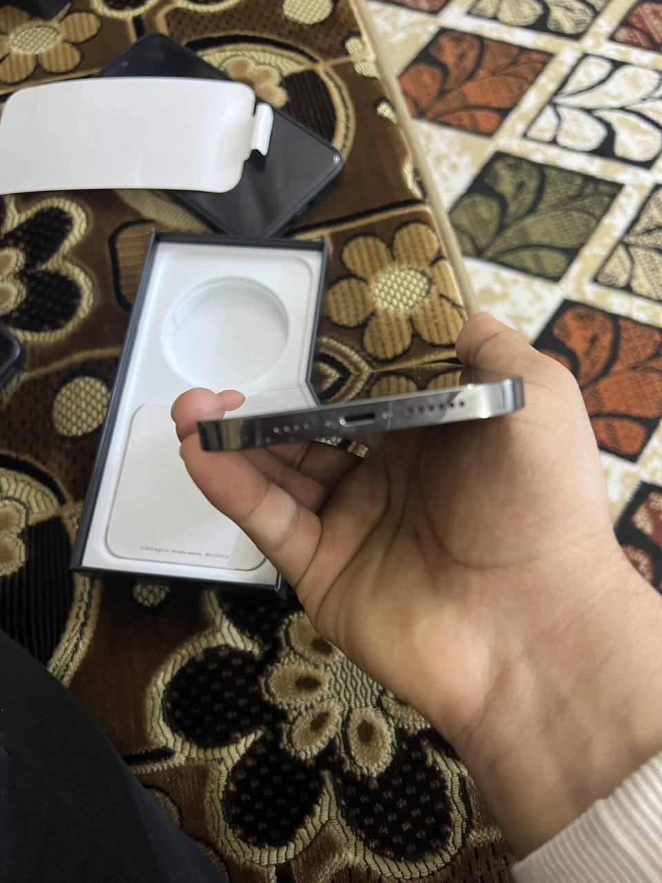 السلام عليكم ايفون 13 برو ماكس لون اسود بطارية 95 ذاكرة256 وتر بروف الجهاز مكفول
ما مبدل اي شي بي/  شرط صرفية  الشحن مره وحده بل يوم شحنة تكفي كارتونة وياا ماته  هاتف 📞 ***********
