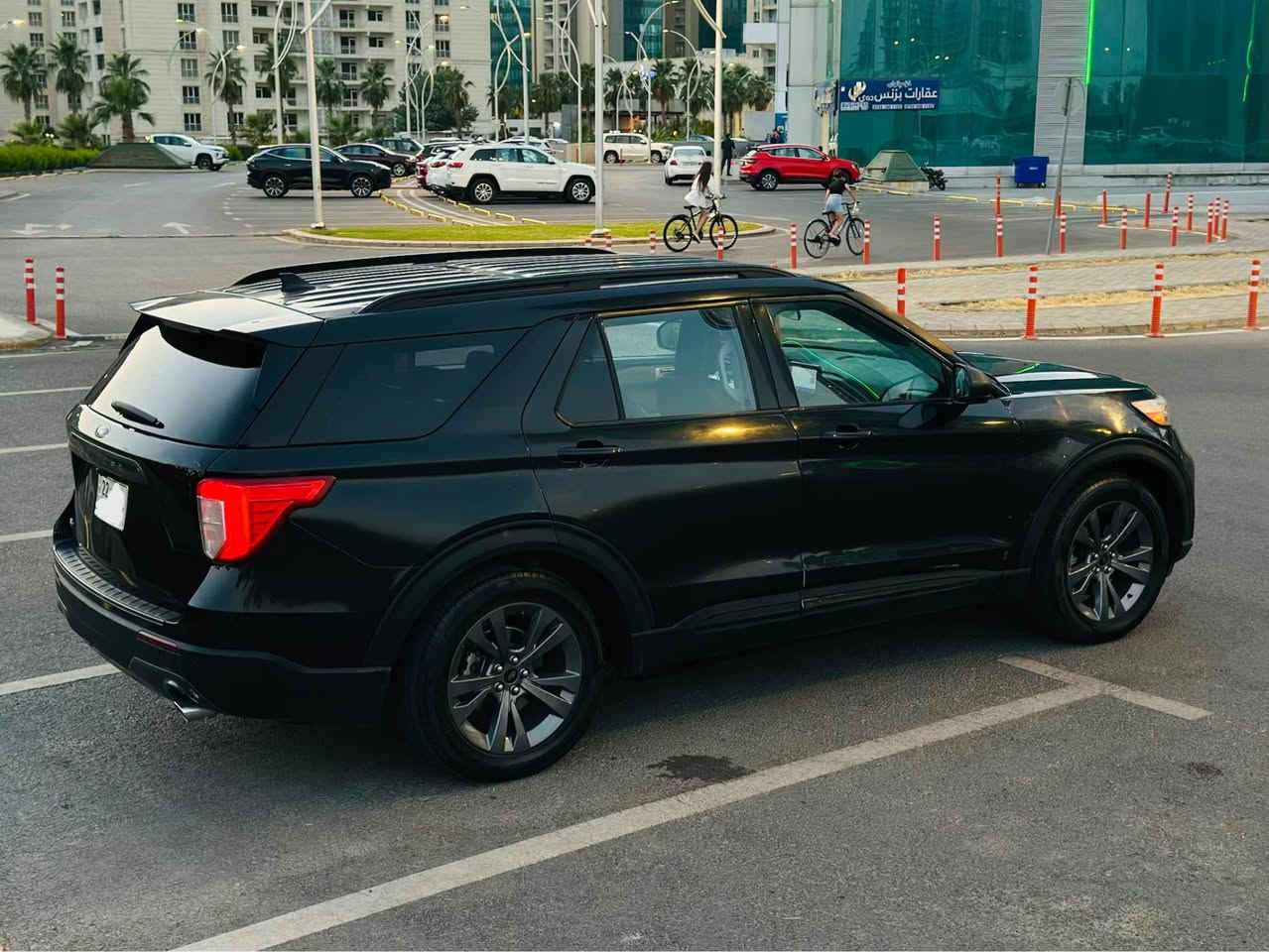 السلام  عليكم ورحمة الله وبركاته 

‏‎‏‎       ——— لـلـبـيع  ———

‏‎‏‎فورد اكسبلورر   —   Ford Explorer 

‏‎‏‎وراد أمريكي.     —   بدون ايرباك

‏‎‏‎الموديل           —   2022

فئة.                 —   XLT

حجم المكينه   —   V4/2300T

‏‎‏‎اللون               —    اسود   

‏‎‏‎المسافه المقطوعه — 100.000 mil 

‏‎‏‎حاله السياره. — 

‏‎‏‎المواصفات 
‏‎‏‎- بصمة تشغيل 
‏‎‏‎- بصمة أبواب 
‏‎‏‎-تشغيل عن بعد 
‏‎‏‎-ترحيب عند الاقتراب 
‏‎‏‎-كشنات جلد 
-داخل لونين مميز 
‏‎‏‎- رادار جانبي 
‏‎‏‎-رادار امامي 
‏‎- رادار خلفي 
‏‎‏‎- شاشه كبيره تدعم نظام الأبل كار باي ونظام الاندرويد 
‏‎-تدفئة ستيرن 
‏‎-گير ماوس 
‏‎-اوتو هولد
‏‎-اوتو ستوب 
‏‎-هندبريك بصمه 
‏‎-٧وضعيات قياده 
‏‎‏‎-كشنات تدفئة 
‏‎‏‎- ستيرن بحركه كهربائيه 
‏‎‏‎- تبريد مركزي 
‏‎‏‎- بگ لايت LED 
‏‎-صندوق كهربائي 
‏‎‏‎- كود باب 
‏‎‏‎-كرسي السايق والراكب بحركه كهربائيه
‏‎‏‎-تحكم ستيرن جهتين 
‏‎‏‎-تحديد سرعه 
‏‎‏‎-مانع انزلاق 
‏‎‏‎-ليد نهاري
‏‎‏‎-كامره خلفيه دواره 
‏‎‏‎باقي المواصفات المعروفه 

‏‎‏‎رقم السياره    — أربيل  

‏‎‏‎للأستفسار.     — *********** —واتساب أربيل, العراق
