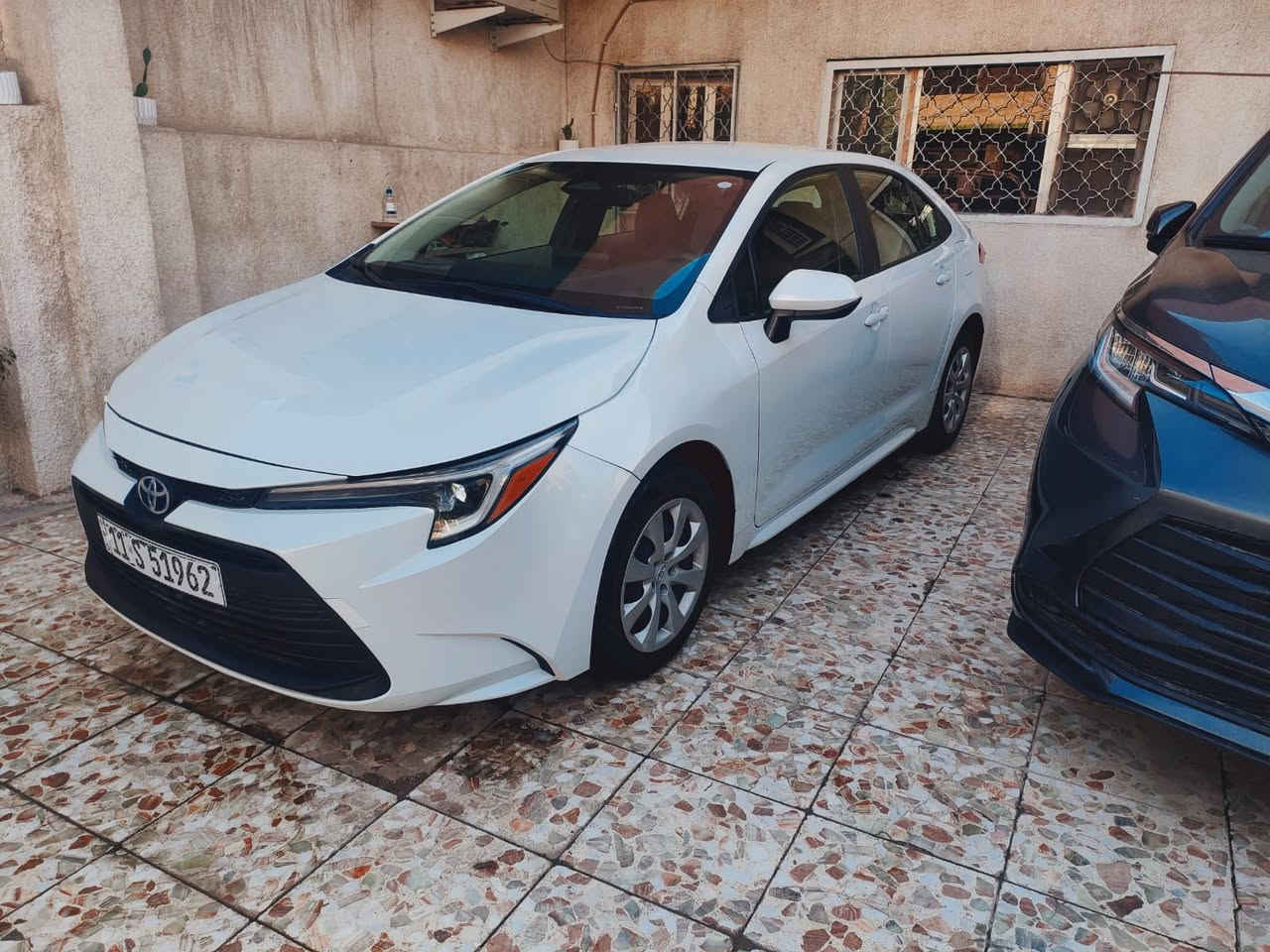 السلام عليكم
للبيع كورلا هايبرد 2024 وارد امريكي 

محرك 1800 السياره حادثه موضح بالصور 

رقم الشاصي موجود داخل المنشور 

ماشيه 23الف ميل 

بيه بنيد مبدل ومصبوغ ايرباك دركه وبردّه وراجع سيتم 

دخول جديد ورقم جديد والسياره كلش جديده 

مكان السياره بغداد حي الخضراء 

السعر 165$$$ وبيه مجال بسيط 

للاستفسار    ***********
