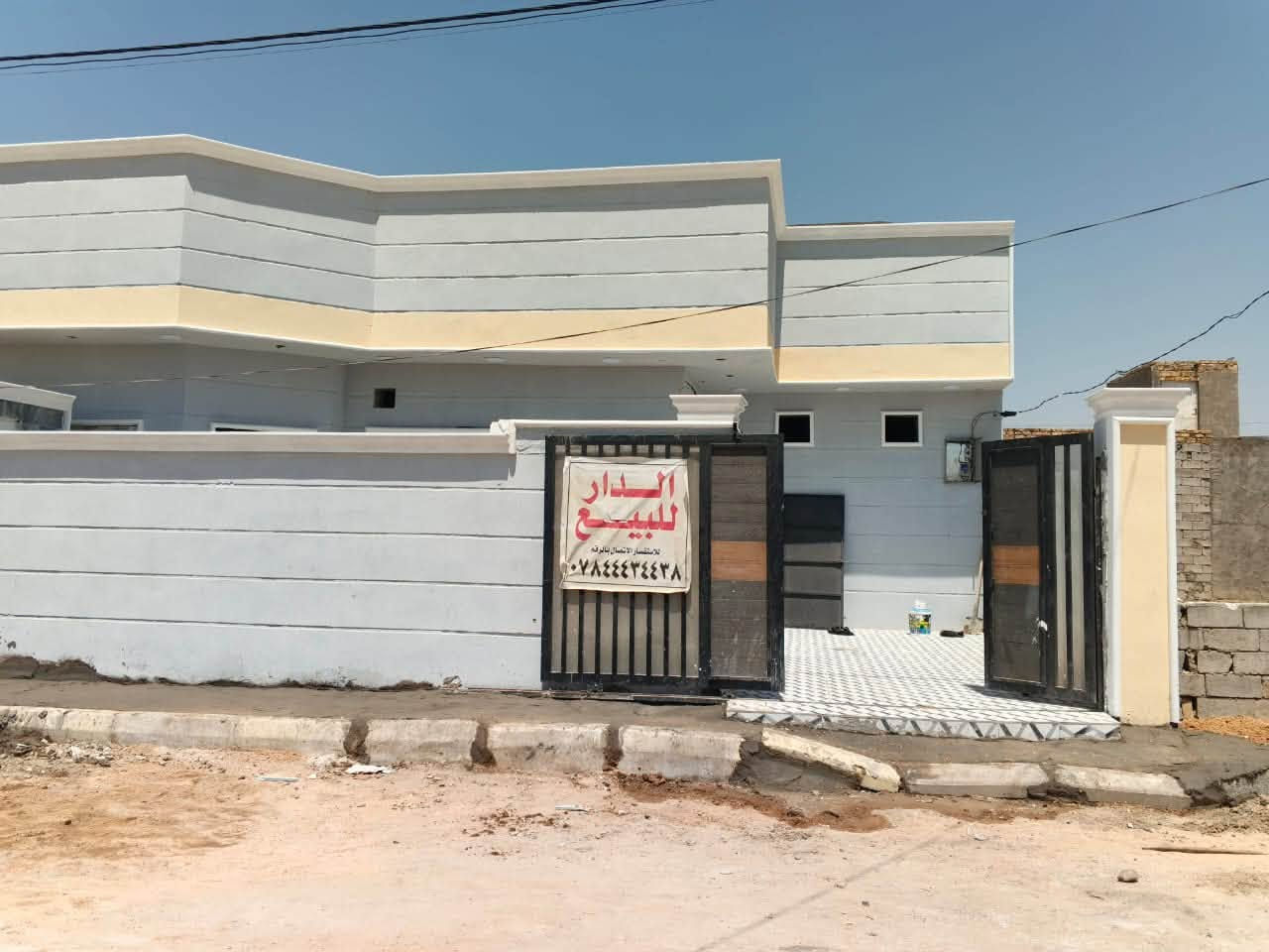 يا الله اليوم عدنا عرض كلش مرتب ومناسب
بيت 🏡 ٢٠٠ متر كونكريت مسلح بناء درجه اولى 
خلف عمارات الزيتورن زراعي سند ٢٥ 
تسليم مفتاح على اخر حبه  
كهرباء بوري  ارضيه ايفا 
ماء مجاري درجه اولى 
خدمات تبليط ماء اناره 
يحتوي على عدد الغرف ٢
صاله ١٢متر 
حمامات داخليه خارجيه 
حديقه داخليه🪴🏠
استقبال ٨متر 
مطبخ 🧑‍🍳
كراج سياره وحديقه 
الاستفسار الاتصال 
امير ***********
*********** الحاج قاسم

