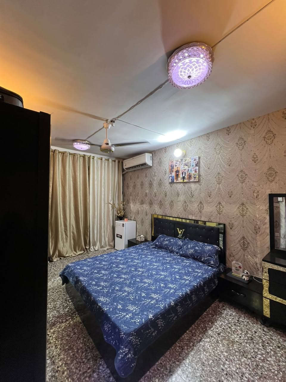 السلام عليكم
بيت للبيع
تفاصيل البيت 
طابقين 
يتكون الطابق الاول من
استقبال ومطبخ حراري وصاله وغرفة نوم
مع حمامات كامله
الطابق الثاني غرفتين نوم وحمام وصاله
وبيتونه وسطحين
البيت بناء درجة اولى مثل ما معروض كدامكم 
العنوان :
اربع شوارع خلف ازياء عبود 
كاع حجي جعفر طابو زراعي سند 25 
السعر 180 وقابل للتفاوض 
 🔴 للاستفسار على الرقم 
اتصال او واتساب 

‭0771 719 9418‬
